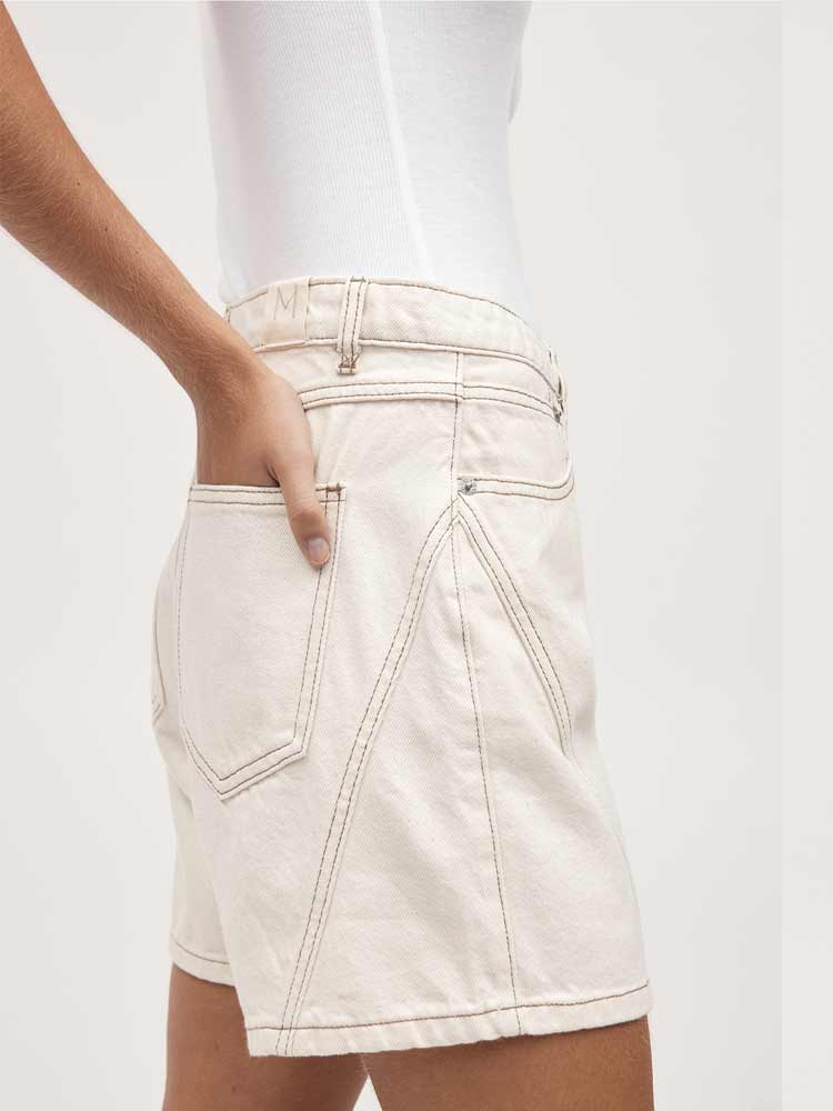 Curve Seam Short Ecru - Image 3